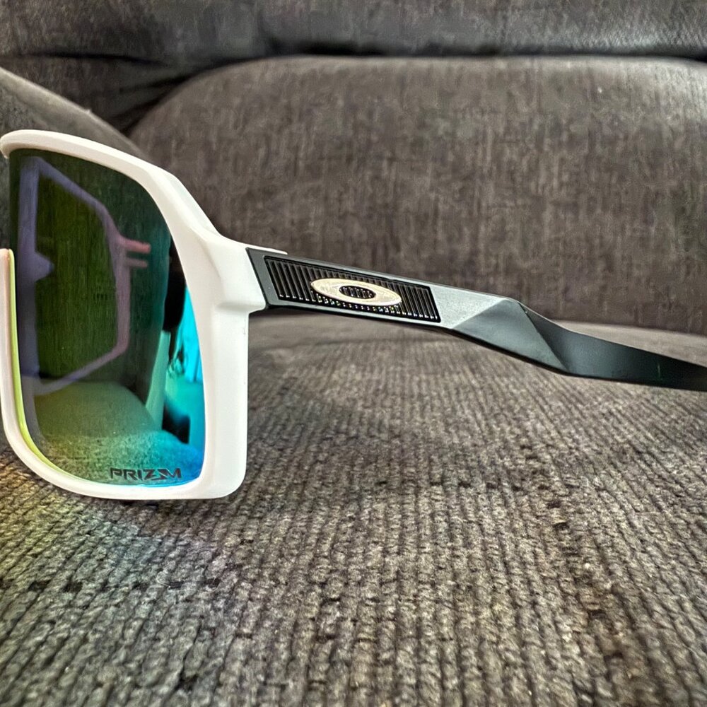 (OO9406) Oakley Sutro PRIZM Polarized White Frame Gold Lenses - Picture 5 of 12